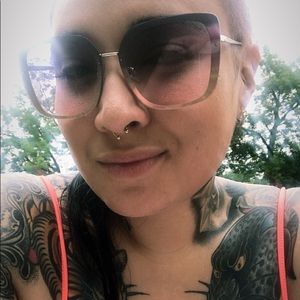 Meet your Posher, Esmeralda